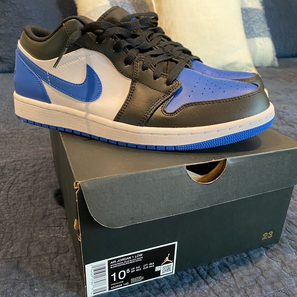 LIKE NEW Men’s Nike Air Jordan 1s, size 10.5